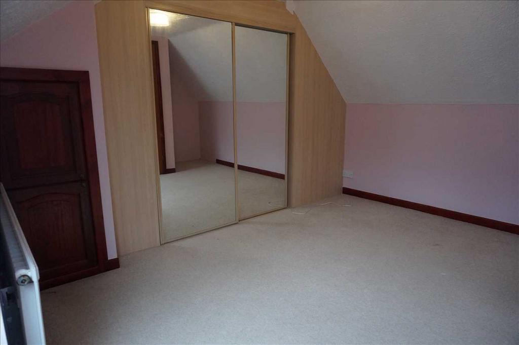 Back bedroom 4 :