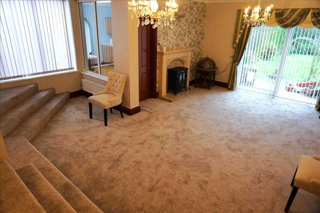 Split level lounge :