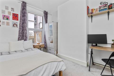 27 Arrow Road, London, E3 3HE