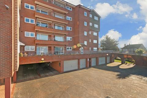 1 bedroom ground floor flat for sale, Spring Grove, Gravesend, Kent