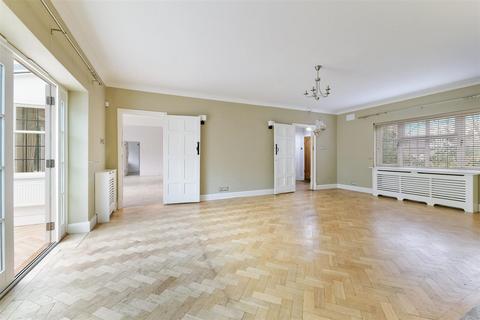 25 Higher Drive, Banstead, SM7 1PL