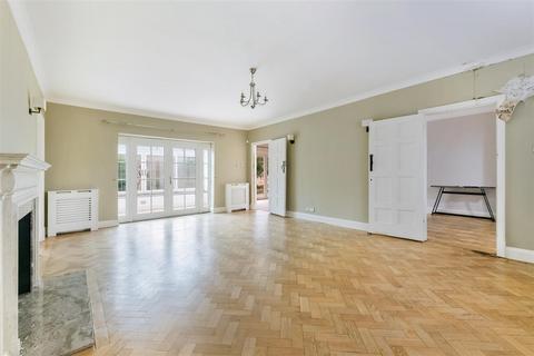 25 Higher Drive, Banstead, SM7 1PL