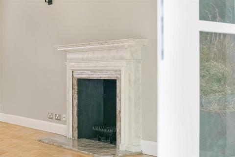 25 Higher Drive, Banstead, SM7 1PL