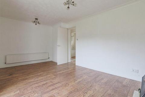 3 bedroom flat to rent, London, SE24