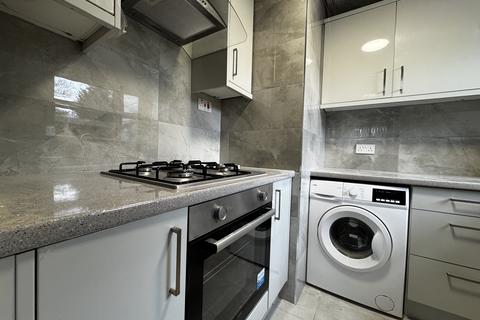 2 bedroom flat for sale, Montagu Court, Leeds LS8