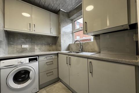 2 bedroom flat for sale, Montagu Court, Leeds LS8