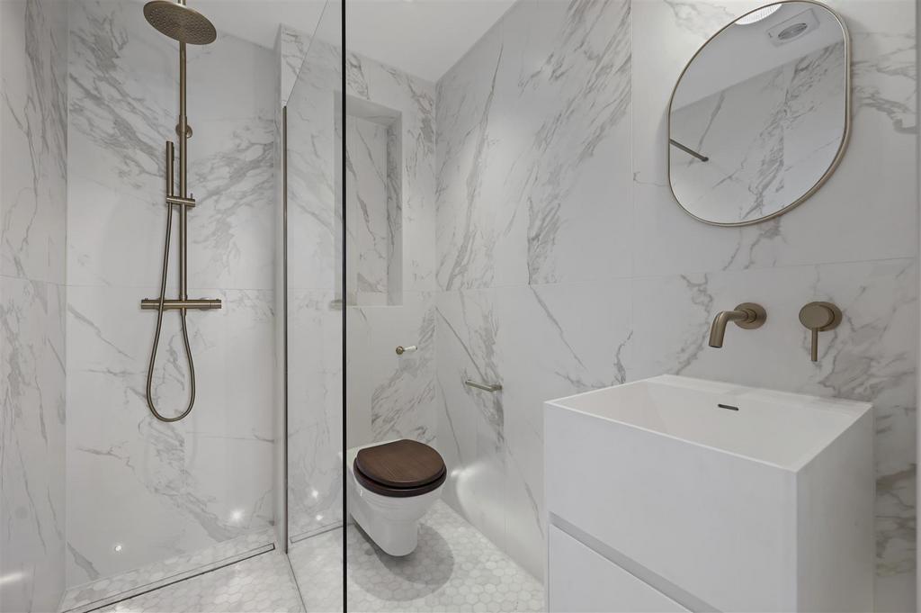 Caithness Road - Ensuite B3