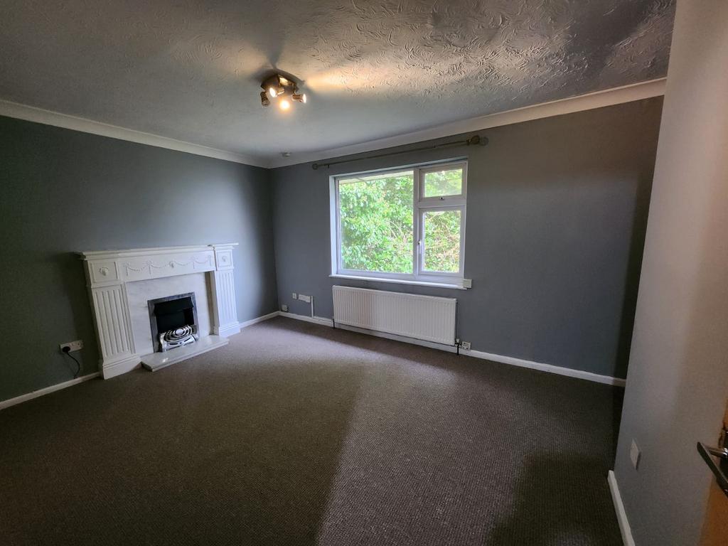 Flat 4, 19 Parkside Grove, BD9 5 LL