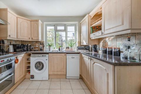 2 bedroom flat for sale, Queens Keep, East Twickenham TW1