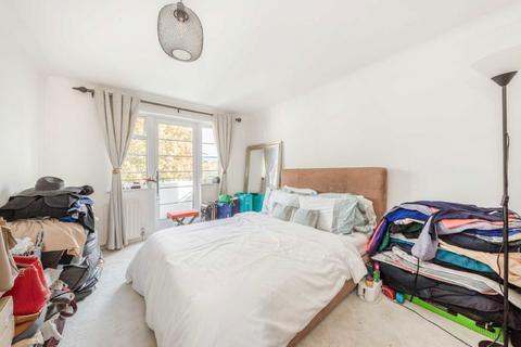 2 bedroom flat for sale, Queens Keep, East Twickenham TW1