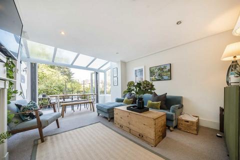 2 bedroom flat for sale, Montrell Road, London SW2