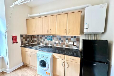 4 bedroom flat to rent, West Princes Street, Woodlands, Glasgow, G4