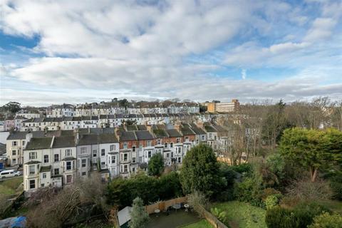 2 bedroom apartment to rent, Chapel Park Road, St Leonards-On-Sea