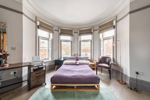 4 bedroom flat for sale, Old Court Place, High Street Kensington, London, W8