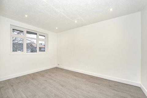 3 bedroom terraced house to rent, Aberford Gardens London SE18