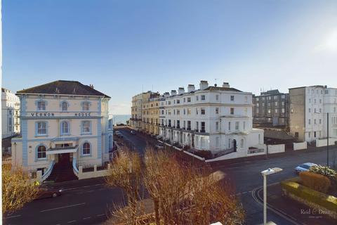 2 bedroom flat for sale, Hartington Place, Eastbourne