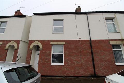 3 bedroom end of terrace house to rent, Conway Close, Hull