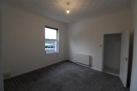 3 bedroom end of terrace house to rent, Conway Close, Hull