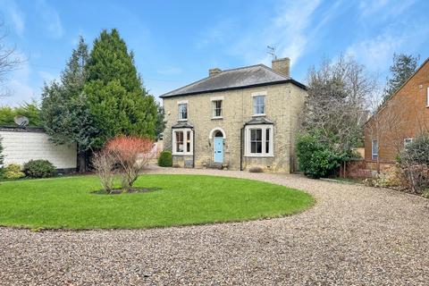 4 bedroom detached house for sale, London Road, Stapleford