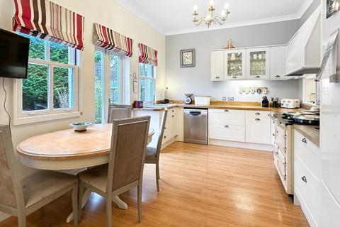 4 bedroom detached house for sale, London Road, Stapleford