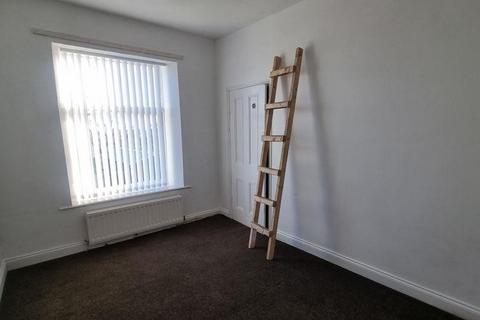 2 bedroom end of terrace house to rent, Victoria Street, Evenwood,