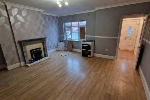 4 bedroom terraced house to rent, Meerbrook Road, Stockport