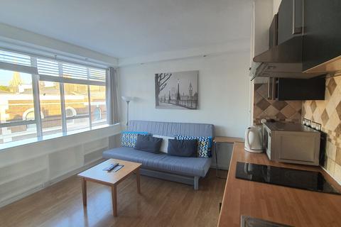 Studio to rent, Ambassador Court, Craven Terrace, Lancaster Gate W2