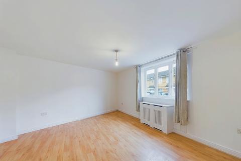 2 bedroom ground floor flat to rent, Heath Court, London SE9