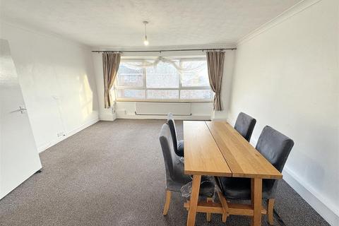 2 bedroom flat for sale, Eastern Avenue, Ilford