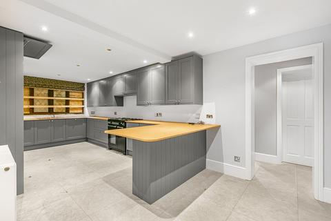 Wedgewood Woodlands Drive, Sunbury-on-thames, TW16 5JS
