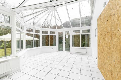 Wedgewood Woodlands Drive, Sunbury-on-thames, TW16 5JS