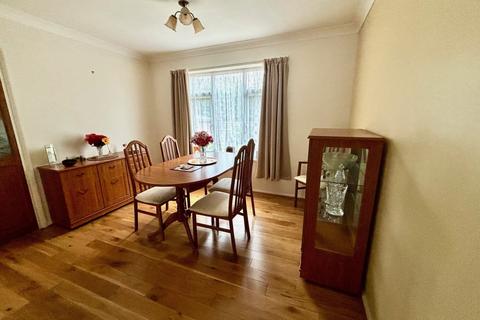 70 Beechtree Avenue, Englefield Green, Egham, TW20 0SR