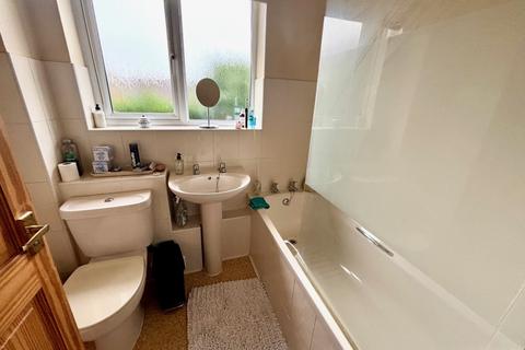 70 Beechtree Avenue, Englefield Green, Egham, TW20 0SR
