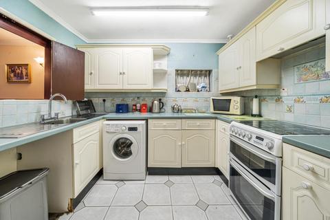 2 bedroom flat for sale, Pendennis Road, Streatham