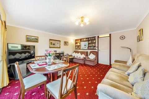 2 bedroom flat for sale, Pendennis Road, Streatham