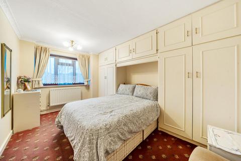 2 bedroom flat for sale, Pendennis Road, Streatham