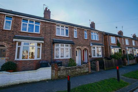 2 bedroom terraced house to rent, Cambrai Avenue, Chichester