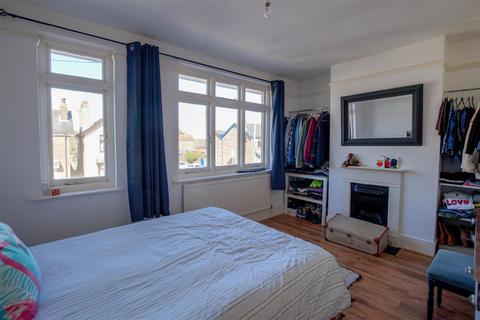 2 bedroom terraced house to rent, Cambrai Avenue, Chichester