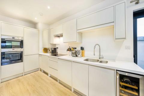 2 bedroom flat for sale, Kingston Road, London SW19