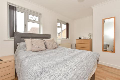 66 Doeshill Drive, Wickford, SS12 9RD