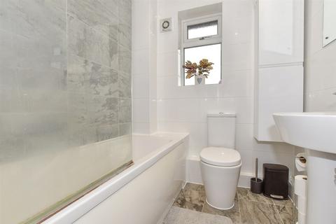 66 Doeshill Drive, Wickford, SS12 9RD