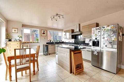 5 bedroom detached house for sale, Cockbush Avenue, Hertford SG13