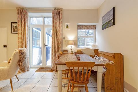 3 bedroom terraced house for sale, Queen Street, Tideswell, Buxton