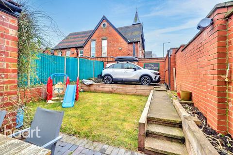 3 bedroom end of terrace house for sale, Village Street, Derby