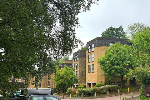 81 Chapel Fields, Godalming, GU7 2AA