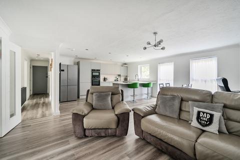 81 Chapel Fields, Godalming, GU7 2AA