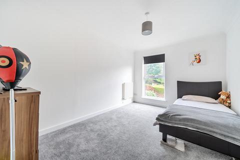 81 Chapel Fields, Godalming, GU7 2AA