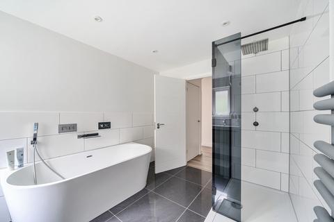 81 Chapel Fields, Godalming, GU7 2AA