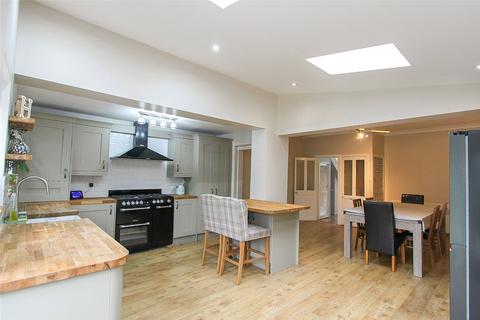 3 bedroom end of terrace house for sale, Tintern Avenue, Westcliff-on-Sea, Essex, SS0