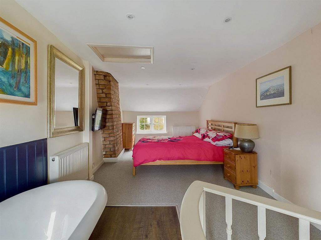 CAM02541 G0-PR0354-STILL003.jpg